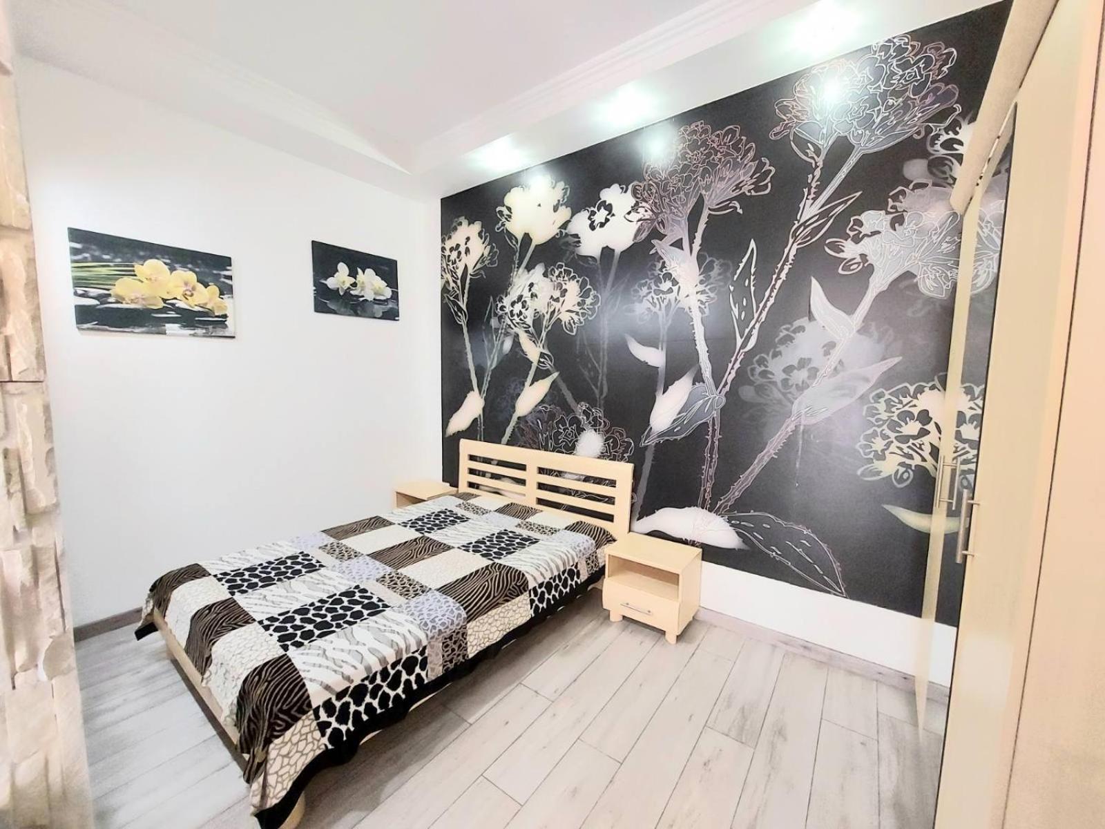 2 Rooms Central Anna Apartment Львов Экстерьер фото